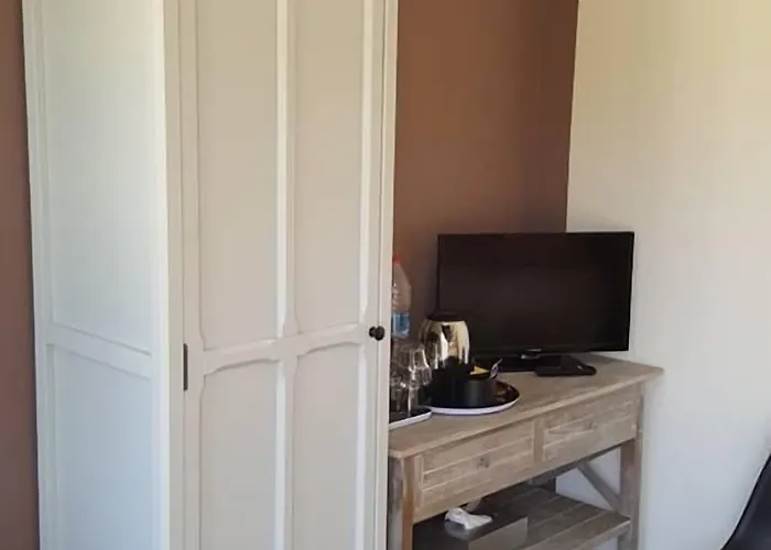 Les Du Foulot Oda ve Kahvaltı 3*